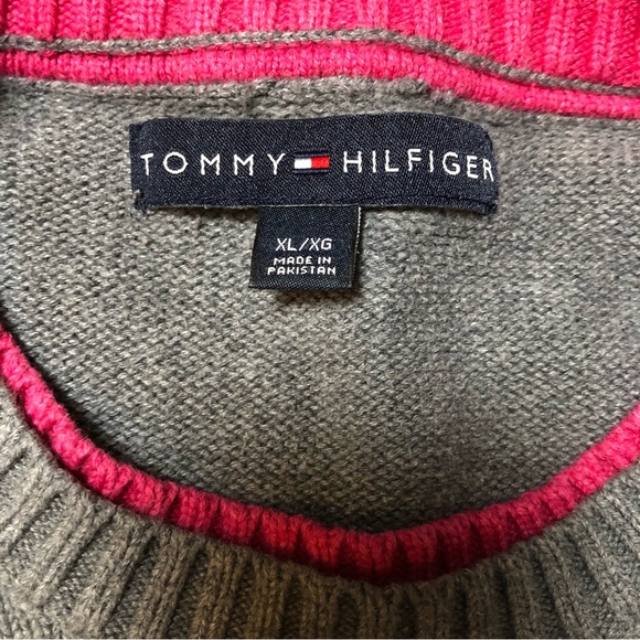 Gray Oversized Tommy Hilfiger Sweater! - Picture 4 of 4
